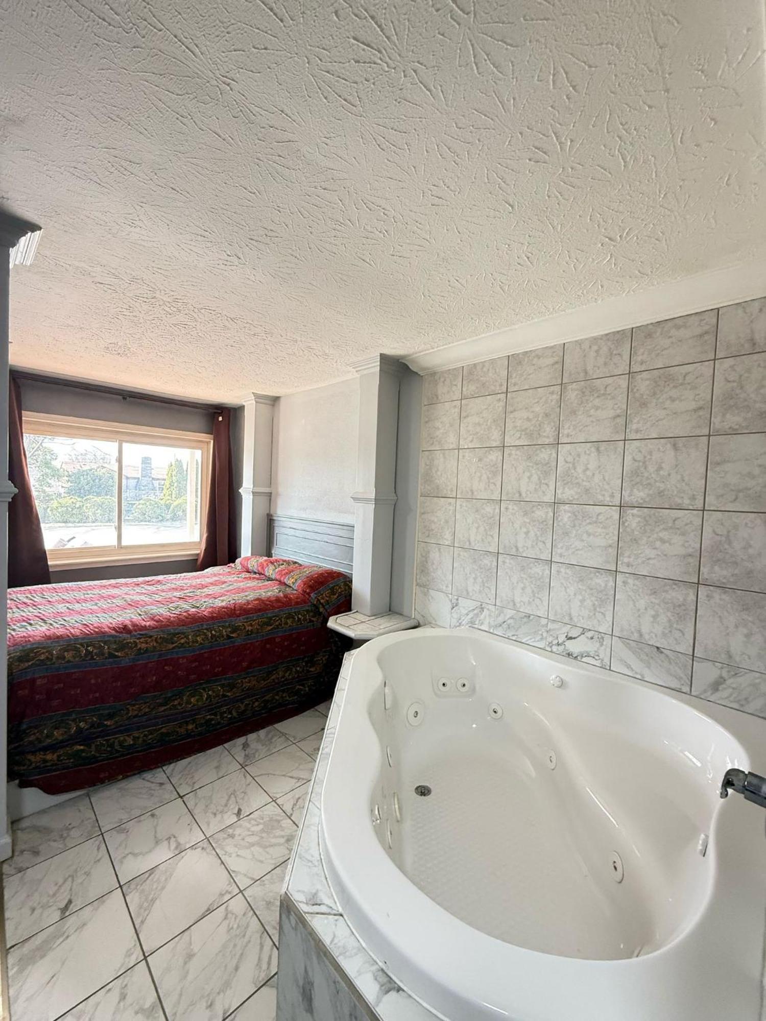 Blisspoint Inn Fka Motel 6T7 Индианаполис Экстерьер фото